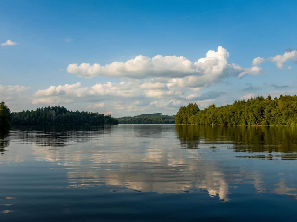 view on the lake of settons in morvan