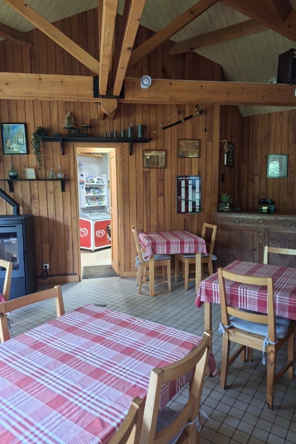 restaurant room